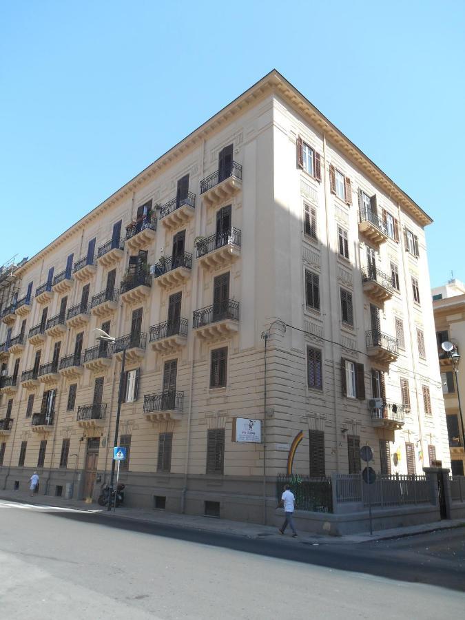 4You Palermo Bagian luar foto